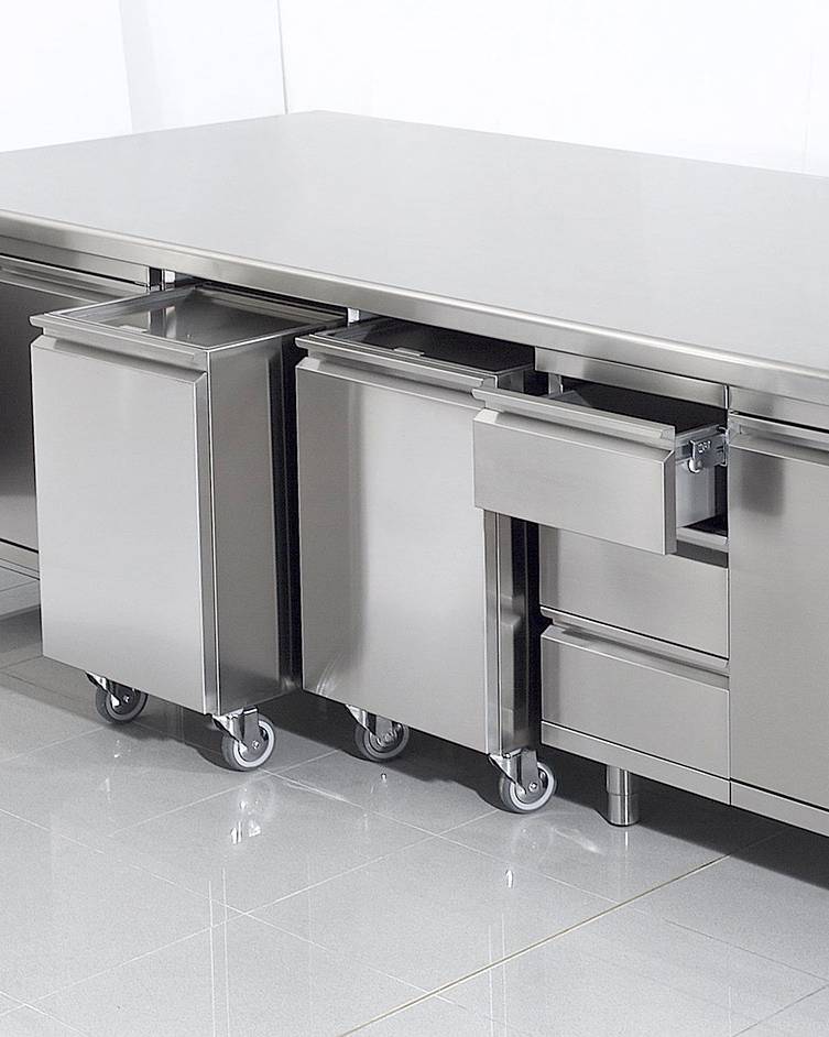 Mobili in Acciaio Inox per Ristorazione e Laboratori | CAPRA Inox